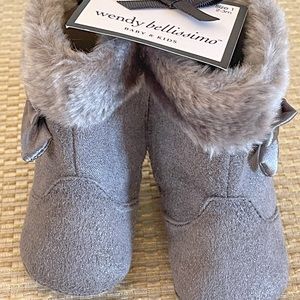 Adorable Baby Boots! Size 1. Gray with Ribbon Accent. NWT